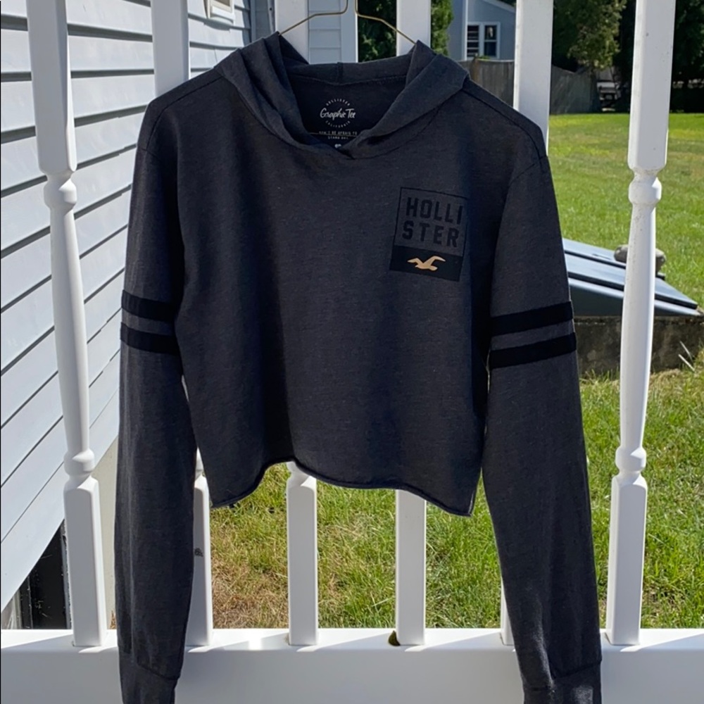 Hollister XS cropped hoodie shirt
